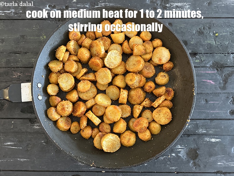 स्टेप 21 – बीच-बीच में हिलाते हुए, मध्यम आंच पर 1 से 2 …