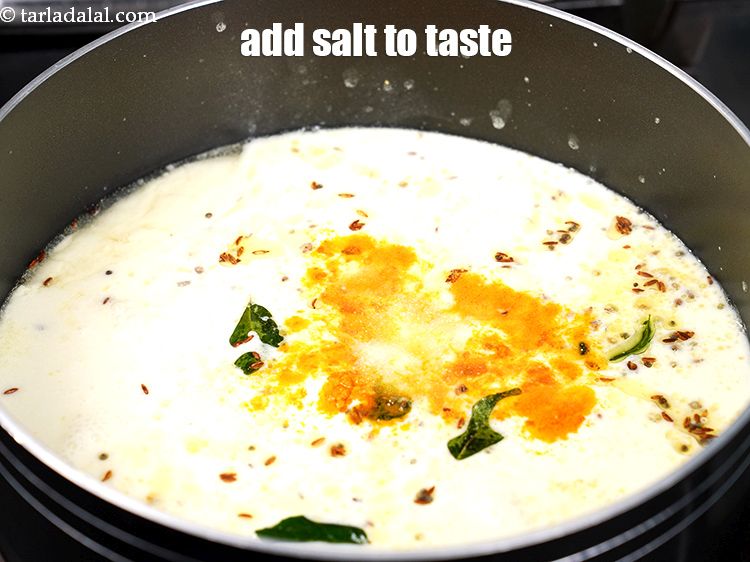 स्टेप 19 – स्वादानुसार&nbsp;<a href=""https://www.tarladalal.com/glossary-salt-namak-table-salt-hindi-418i"">नमक</a>&nbsp;डालें।&nbsp;