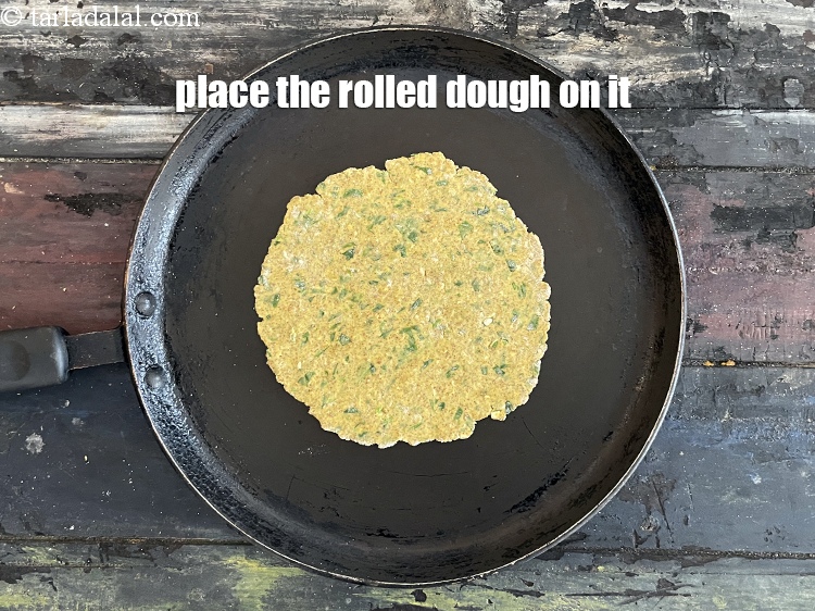 Step 22 – <meta charset="UTF-8" />Place the rolled out&nbsp;<strong>Khakhra</strong>&nbsp;dough on it.&nbsp;&nbsp;<br /> &nbsp;