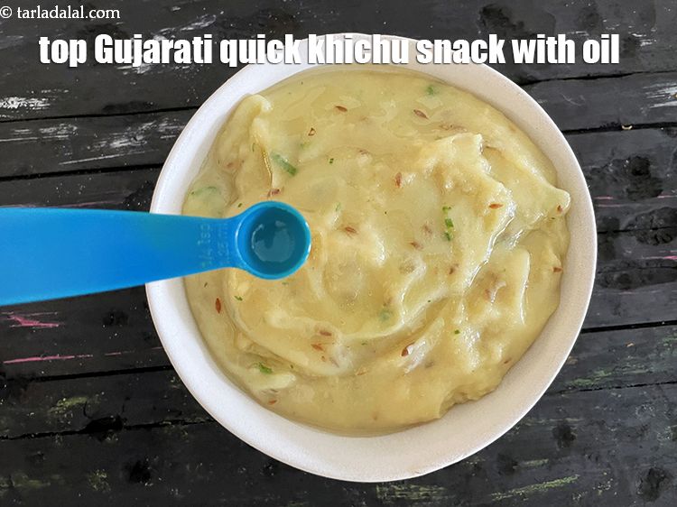 Step 27 – Top <meta charset="UTF-8" /><strong>Gujarati quick&nbsp;khichu snack&nbsp;</strong>with oil.&nbsp;