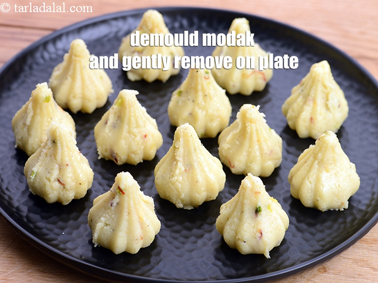 Step 20 – Demould the modak and gently remove it on a plate.