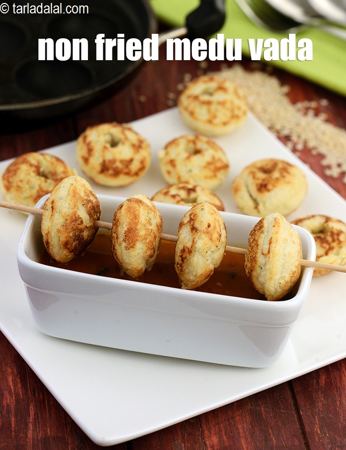 स्टेप 26 – <strong>लो कैलोरी मेदू वड़ा</strong>&nbsp;परोसें |&nbsp;<strong>नॉन फ्राइड मेदू वड़ा |&nbsp;</strong><strong>मेदु वड़ा …