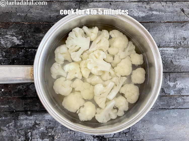 Step 4 – Cook on a medium flame for 4 to 5 minutes.&nbsp;