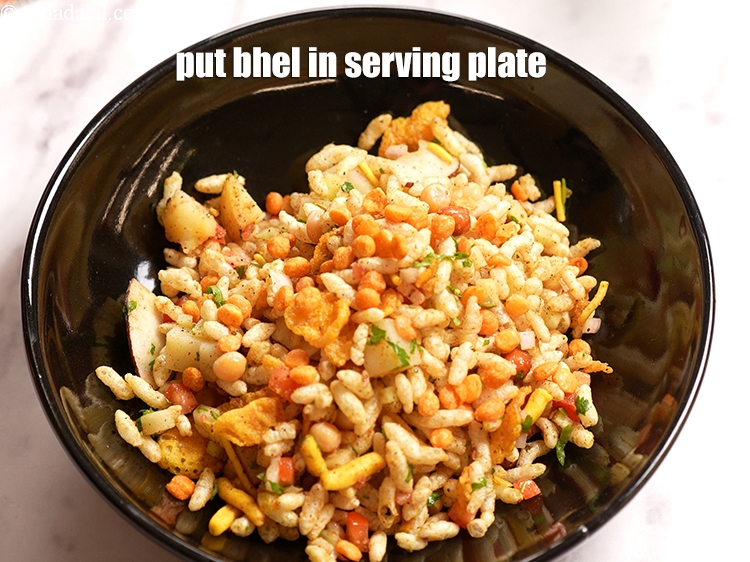 Step 21 – Put the bhel in the serving plate.