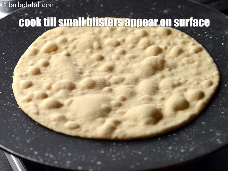 स्टेप 20 – इसे तब तक पकाएं जब तक कि सतह पर छोटे-छोटे …