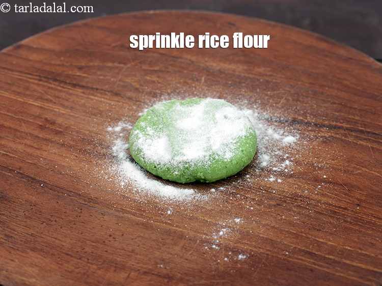 Step 20 – Sprinkle rice flour.