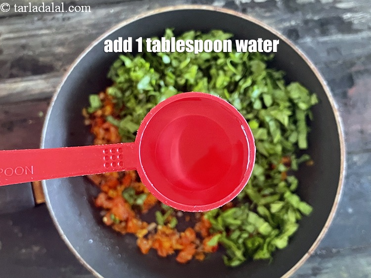 स्टेप 26 – 1 टेबल-स्पून पानी डालें।