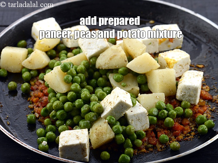 Step 20 – Add the prepared paneer, peas and potato mixture.