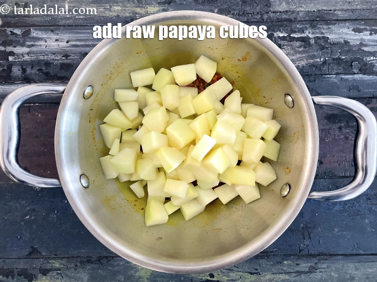 Step 28 – Add&nbsp;<meta charset="UTF-8" />3 cups&nbsp;raw&nbsp;<a href="glossary-papaya-cubes-734i">papaya cubes</a>.
