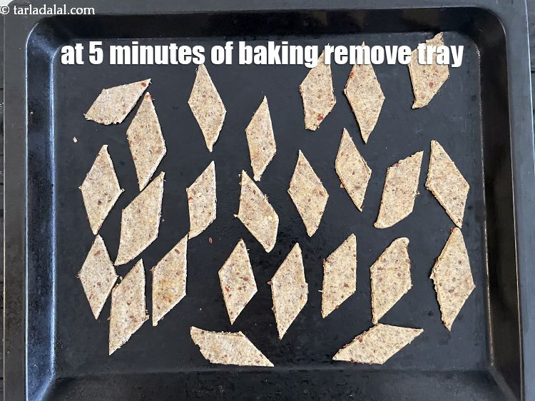 स्टेप 20 – 5 मिनिट बाद ट्रे को ओवन से निकाल लें।&nbsp;