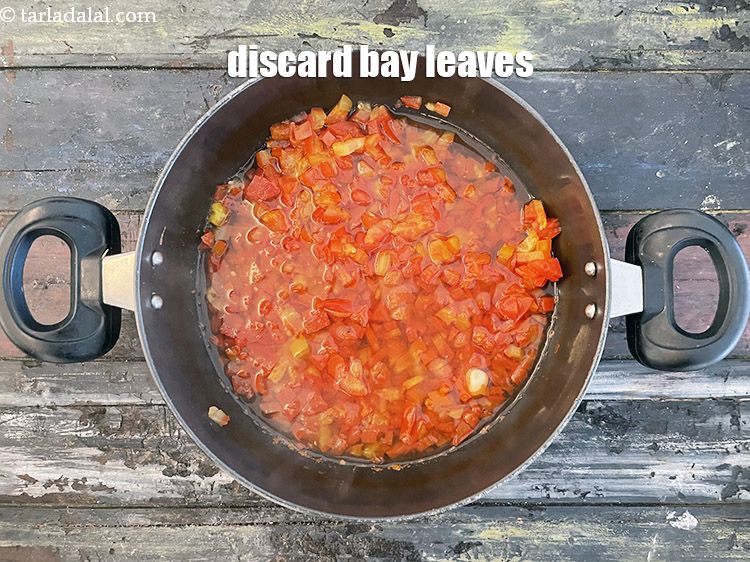 स्टेप 20 – तेज़पत्ता निकाल&nbsp;दें। आंच से उतार लें और इसे पूरी तरह …