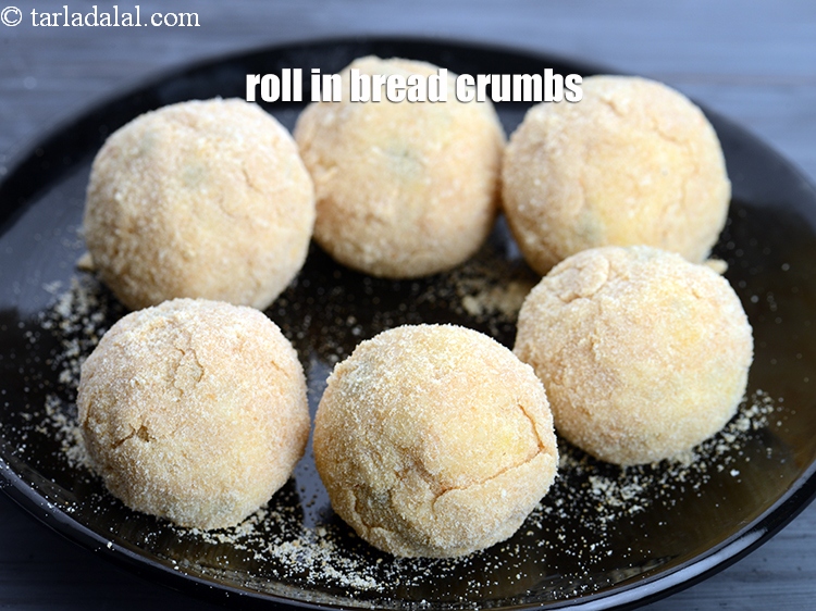 Step 20 – Roll in bread crumbs till they are evenly coated from all the sides.