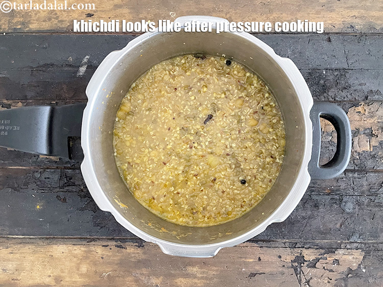 स्टेप 33 – प्रेशर कुकिंग के बाद यह कुछ ऐसा दिखता है।