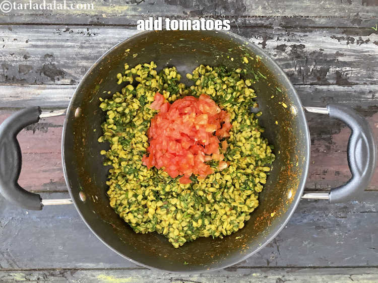 Step 32 – Add&nbsp;<meta charset="UTF-8" />1/2 cup&nbsp;<a href="glossary-chopped-tomatoes-779i">chopped tomatoes</a>.