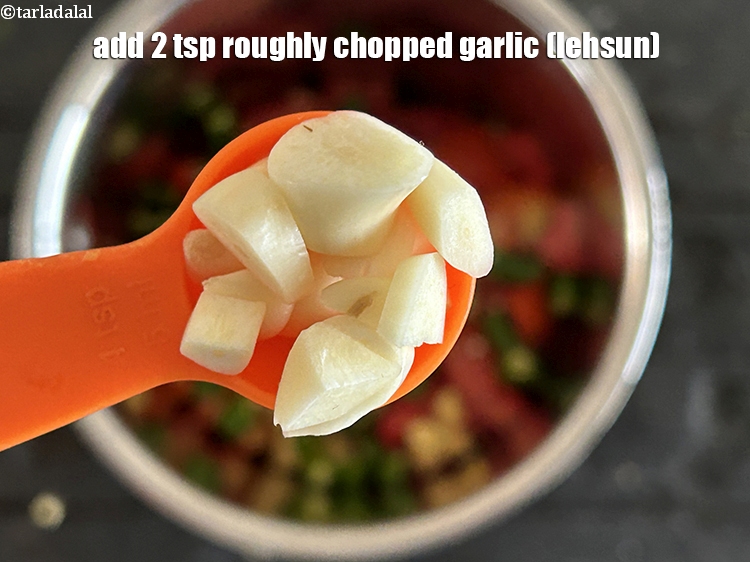 Step 21 – Add&nbsp;<meta charset="UTF-8" />2 tsp&nbsp;roughly&nbsp;<a href="glossary-chopped-garlic-790i">chopped garlic (lehsun)</a>.