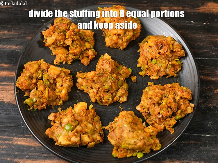 Step 20 – Divide the stuffing into 8&nbsp;equal portions and keep aside.