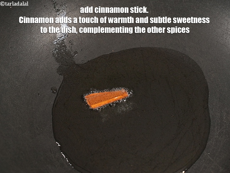 स्टेप 21 – १&nbsp;<a href=""https://www.tarladalal.com/glossary-cinnamon-dalchini-hindi-346i"">दालचीनी</a>&nbsp;की डंडी&nbsp;&nbsp;डालें&nbsp;&nbsp;। दालचीनी इस व्यंजन में गर्माहट और हल्की …