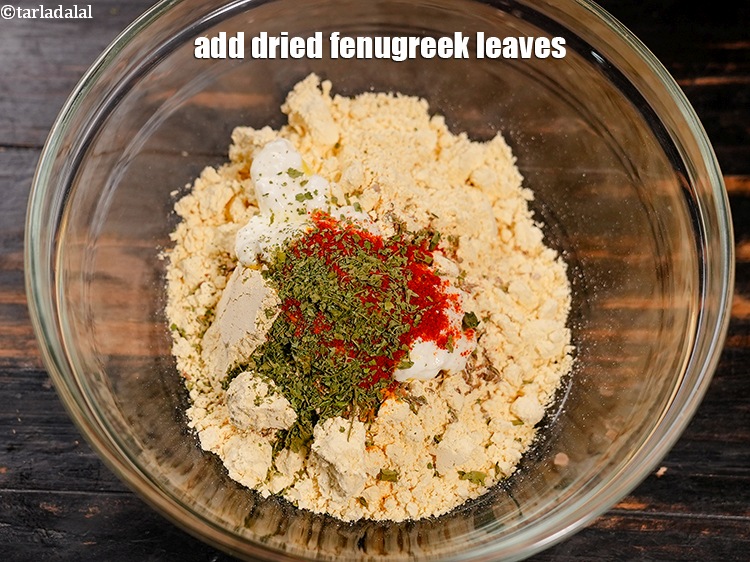 Step 21 – Add 1 tsp <a href="https://www.tarladalal.com/glossary-dried-fenugreek-leaves-kasuri-methi-374i">dried fenugreek leaves (kasuri methi)</a>.&nbsp;