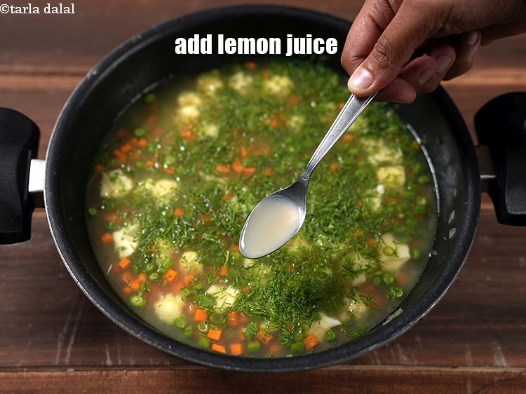 स्टेप 26 – २ टी-स्पून&nbsp;<a href=""https://www.tarladalal.com/glossary-lemon-juice-numbi-ka-ras-nimbu-ka-juice-hindi-471i"">नींबू का रस</a>&nbsp;<span style=""font-size:11.0pt""><span style=""background-color:white""><span style=""font-family:&quot;Nirmala UI&quot;,sans-serif""><span style=""color:black"">डालें।</span></span></span></span>