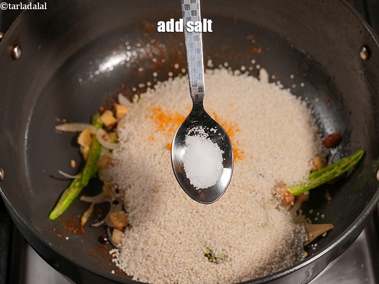 स्टेप 21 – स्वादानुसार नमक डालें।