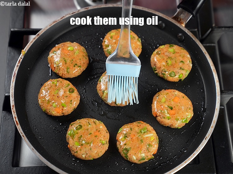 स्टेप 21 – इन्हें 1 चम्मच तेल का उपयोग करके धीमी आंच पर …