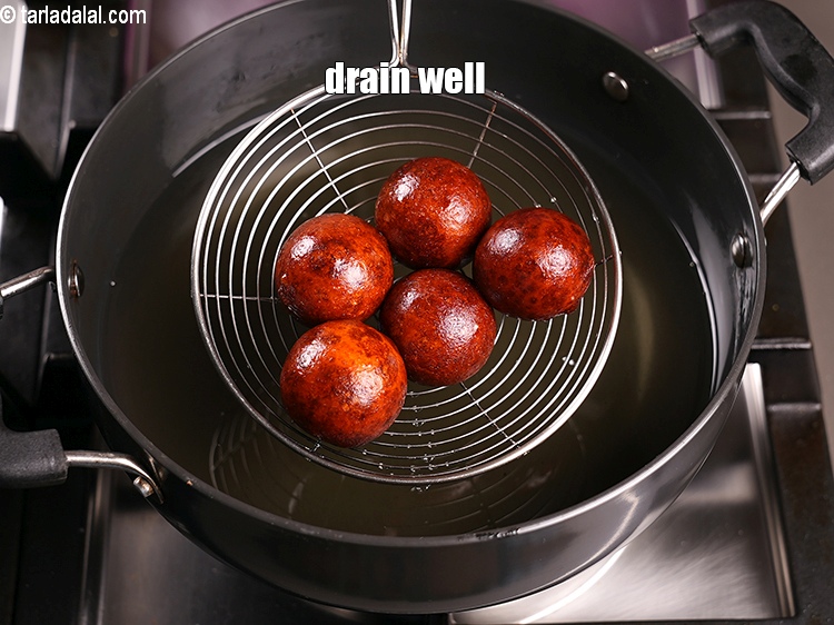 Step 22 – Drain well.&nbsp;And immediately immerse in the warm sugar syrup.