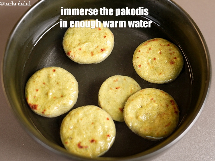Step 21 – Immediately immerse the pakodis in enough warm water in a deep bowl for 2 minutes.