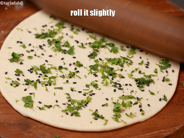 स्टेप 21 – इसे थोड़ा सा रोल करें।