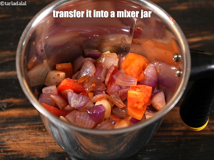 स्टेप 21 – इसे मिक्सर जार में डालें।