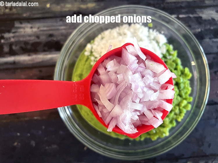 Step 21 – Add&nbsp;<meta charset="UTF-8" />1/4 cup&nbsp;finely&nbsp;<a href="glossary-chopped-onions-722i">chopped onions</a>.