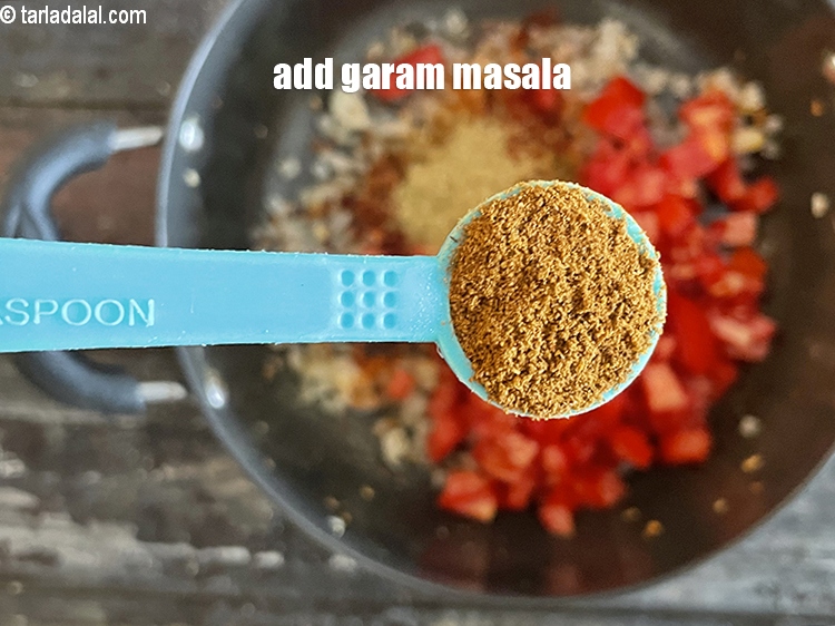 Step 31 – Add <strong>1/2&nbsp;tsp</strong>&nbsp;<a href="garam-masala-163r">garam masala</a>.