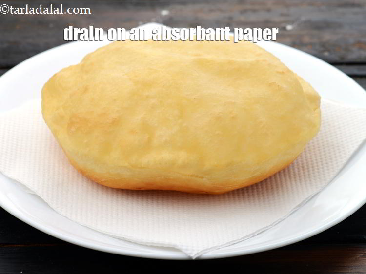 स्टेप 23 – <strong>भटूरे (बिना खमीर का रेसिपी) को | झटपट इंस्टेंट भटूरा …