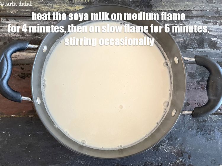 स्टेप 22 – सोया दूध को मध्यम आंच पर 4 मिनट तक और …
