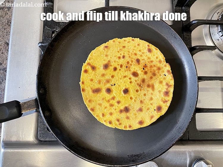 स्टेप 23 – आपका&nbsp;&nbsp;<strong>वजन घटाने के लिए खाखरा</strong>&nbsp;तैयार है।&nbsp;