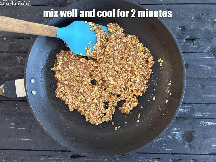 Step 21 – Mix well.&nbsp;Keep aside to cool for 2 minutes.