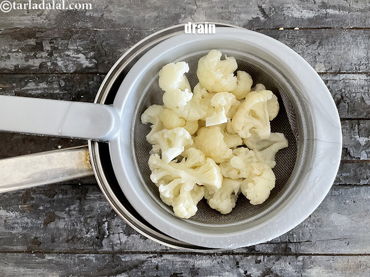 Step 5 – Drain on an absorbent paper. Keep aside.&nbsp;<br /> &nbsp;