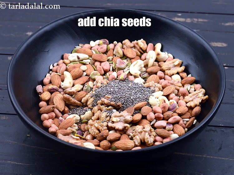 स्टेप 21 – मिश्रण के पूरी तरह से ठंडा हो जाने पर इसमें …