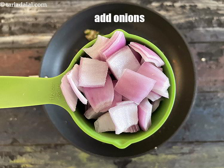 Step 21 – Add&nbsp;1/2 cup&nbsp;<a href="glossary-onion-cubes-732i">onion cubes</a>.