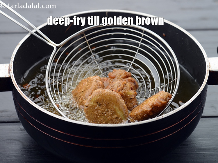 Step 21 – They should be deep-fried till golden brown in colour from all the sides.&nbsp;