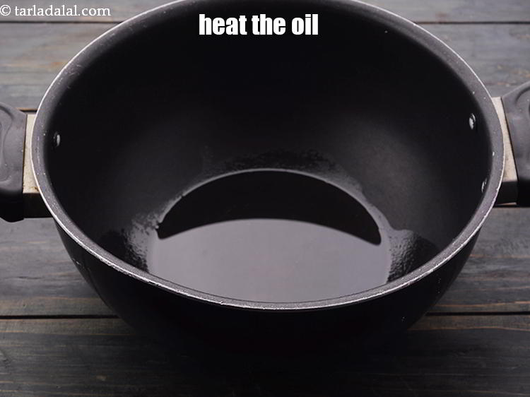 Step 3 – To make <strong>Kolhapuri bhadang recipe</strong> | <strong>spicy Maharashtrian kurmura | Maharashtrian bhadang | Kolhapuri bhadang …