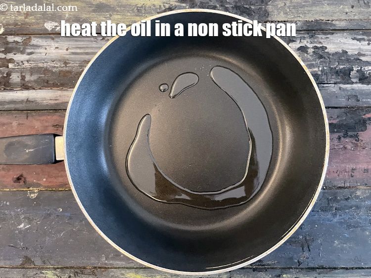 Step 8 – To make <strong>khakhra chaat recipe | healthy&nbsp;khakhra chaat | quick whole wheat&nbsp;khakhra chaat |&nbsp;</strong>heat 2 …