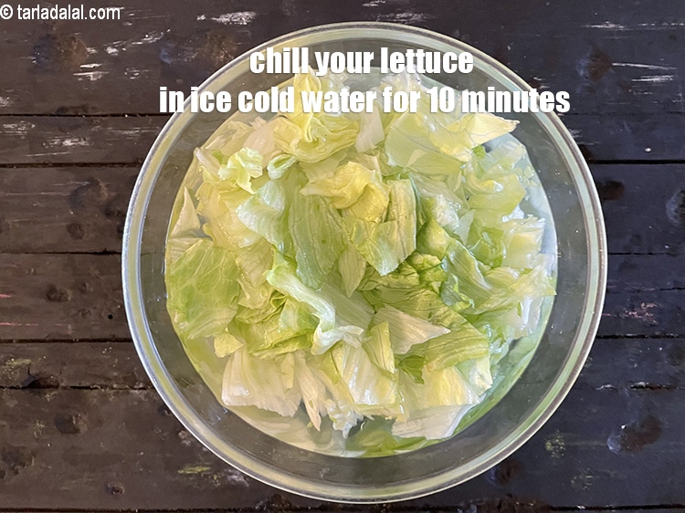 Step 4 – Put your torn lettuce leaves in ice cold water for 10 minutes.