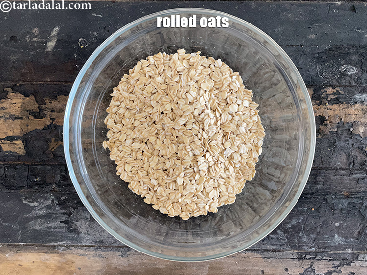Step 6 – In a bowl, put 2&nbsp;cups rolled oats.
