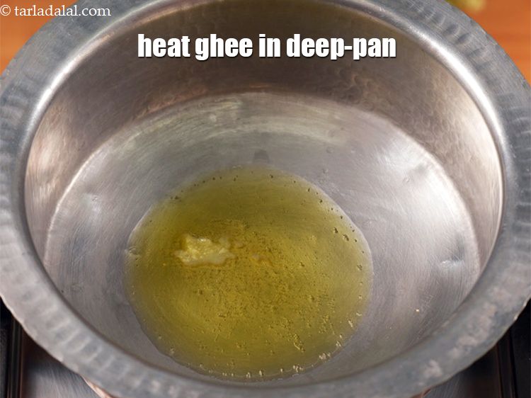 Step 3 – To make <strong>sabudana vermicelli payasam</strong>, heat 2 tbsp ghee in a deep-pan.