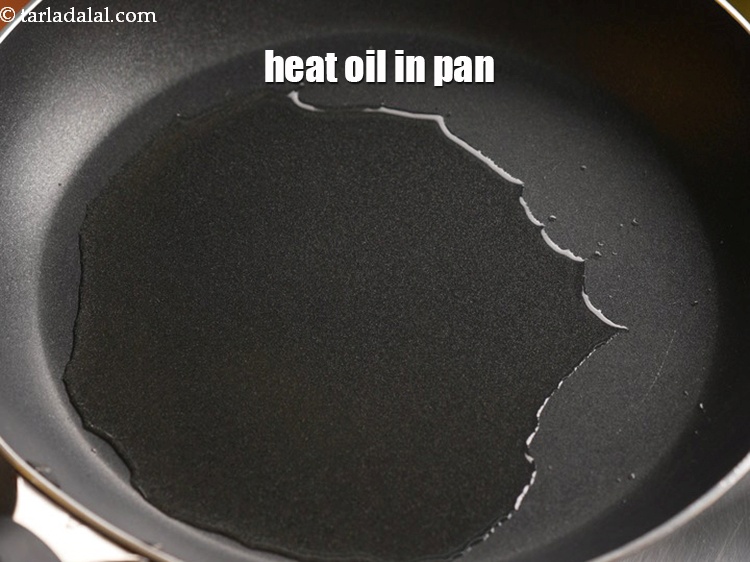 Step 3 – Heat 4 tsp&nbsp;<a href="https://www.tarladalal.com/glossary-oil-671i">oil</a>&nbsp;in a broad non-stick pan.