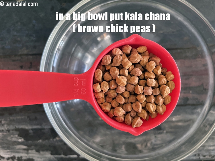 Step 3 – In a big glass bowl put&nbsp;<meta charset="UTF-8" />1/4 cup&nbsp;<a href="glossary-kala-chana-red-chana-brown-chickpeas-837i">kala chana (brown chick peas)</a>.