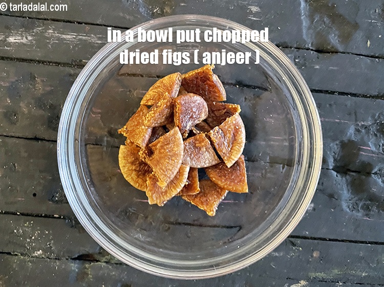 Step 5 – In a bowl put 5 chopped&nbsp;&nbsp;<a href="glossary-dried-figs-sukhe-anjeer-dry-anjeer-413i">dried figs (anjeer)</a>.