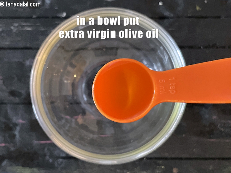 Step 5 – In a bowl <strong>put&nbsp;<meta charset="UTF-8" />2 tsp</strong>&nbsp;<a href="glossary-extra-virgin-olive-oil-2611i">extra virgin olive oil</a>.