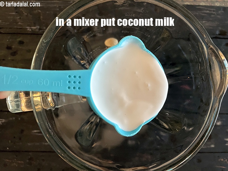 Step 5 – To make&nbsp;<strong>coconut papaya smoothie recipe | Indian vegan papaya coconut banana smoothie | healthy&nbsp;coconut papaya …