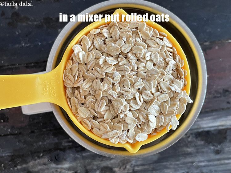 Step 3 – In a mixer put&nbsp;2 cups rolled oats.